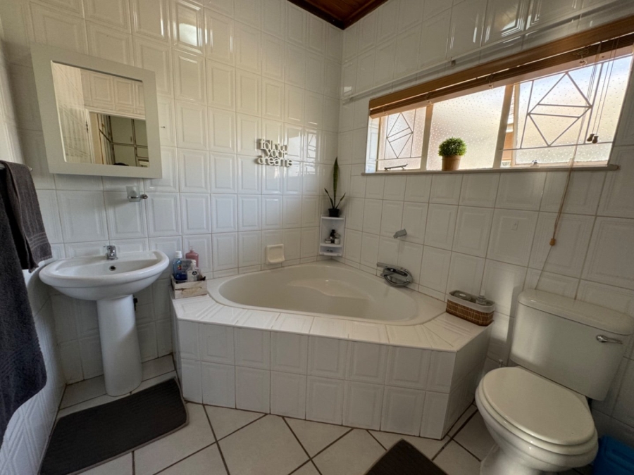  Bedroom Property for Sale in El Toro Park Northern Cape